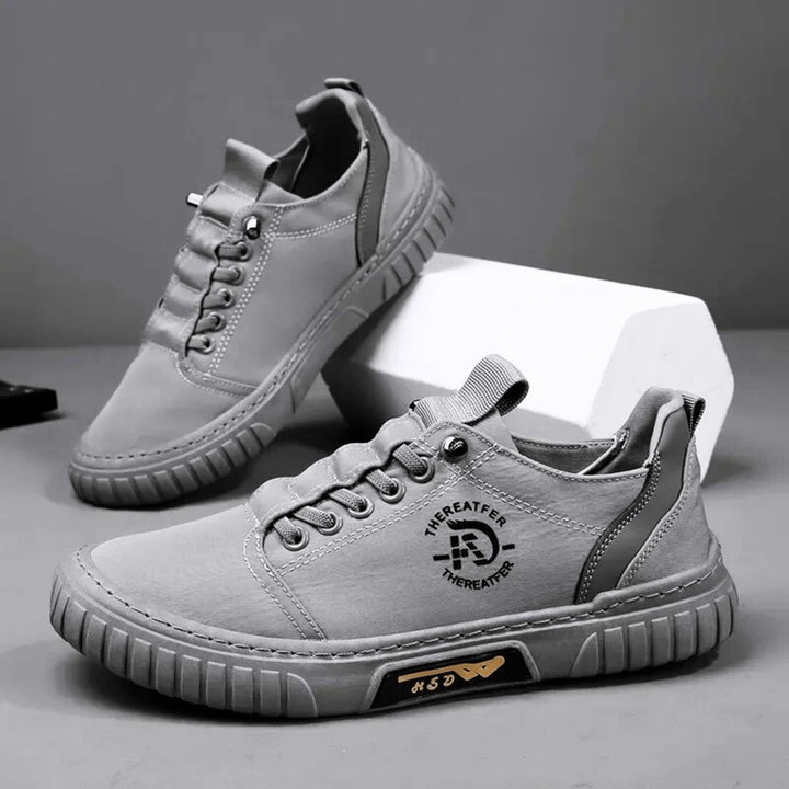 Lavtop sneakers med tyk sål og længesløjfe